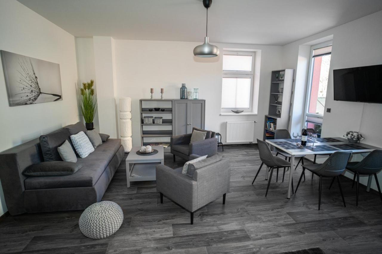 Apartmanovy Dum Sklipek 트러트노브 외부 사진