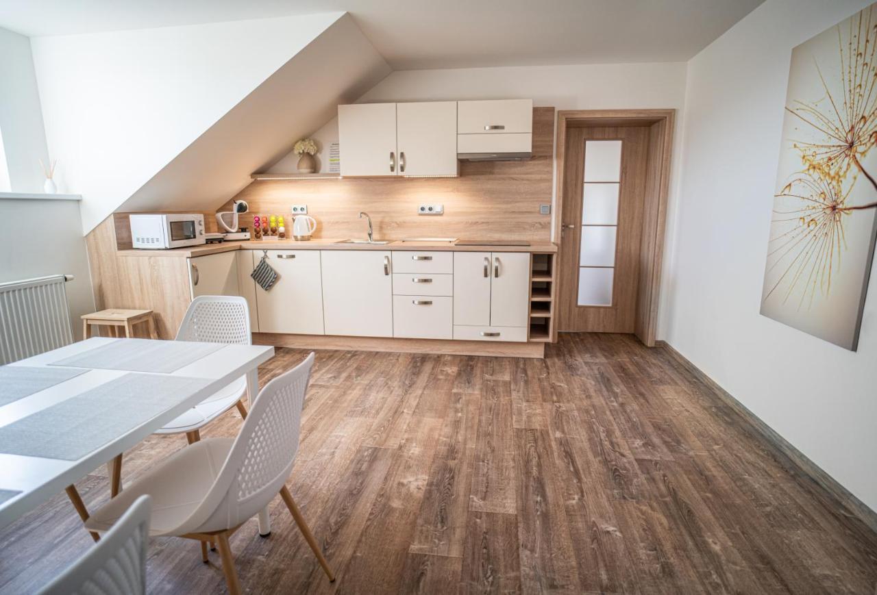 Apartmanovy Dum Sklipek 트러트노브 외부 사진